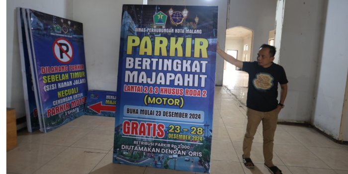 GRATIS DULU: Gedung bekas kantor Bank Mandiri Syariah di Jalan Basuki Rahmat siap digunakan untuk parkir roda dua mulai hari ini (23/12).