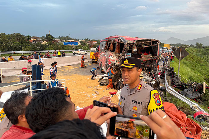 Kapolres Malang memastikan bus pariwisata yang kecelakaan di tol lawang adalah rombongan SMP Islam Terpadu Gunung Putri Bogor