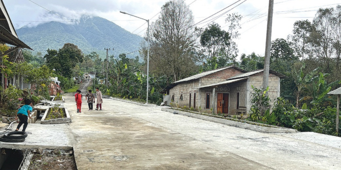 Sukses di daerah perantauan tak membuat Ferry Suwadi melupakan kampung halamannya,  Jalan, masjid, hingga lapangan ikut dibenahi dia.