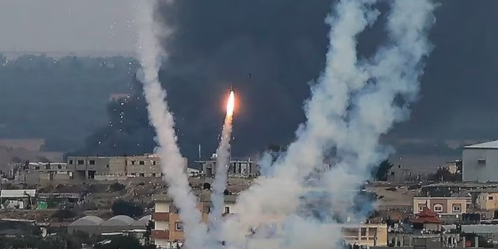 ilustrasi penggunaan fosfor putih oleh israel untuk menyerang lebanon (sourcec: reuters)