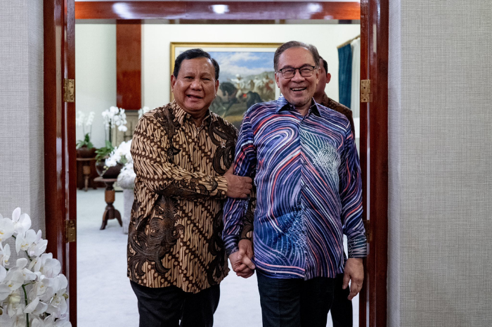 Presiden Prabowo bersama PM Malaysia Anwar Ibrahim (X Anwar Ibrahim).