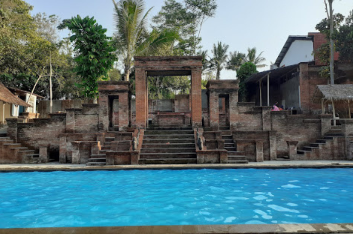 Selain koleksi sejarah, Museum Panji juga memiliki fasilitas kolam renang (Google Maps Yoseph Wihartono).