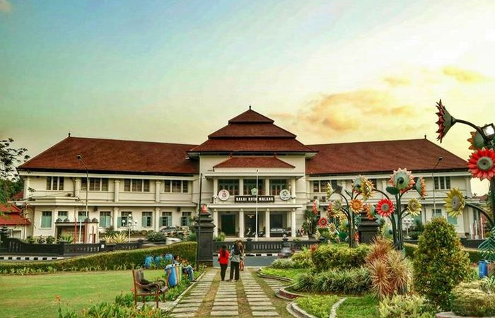 Foto Balaikota Malang (sumber: pinterest)