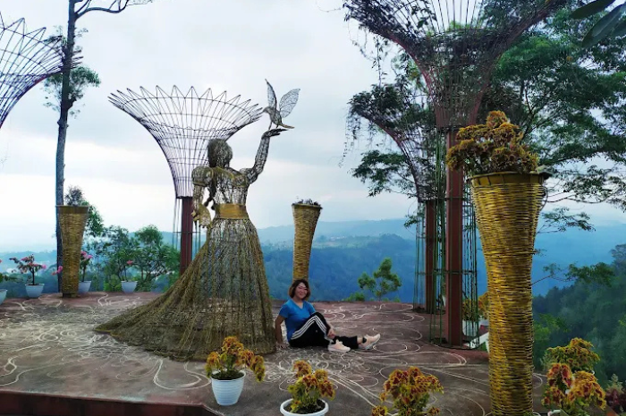 Taman Langit Gunung Banyak membuat wisatawan seolah-olah tengah mengunjungi negeri kahyangan (Google Maps Putri Yuni).