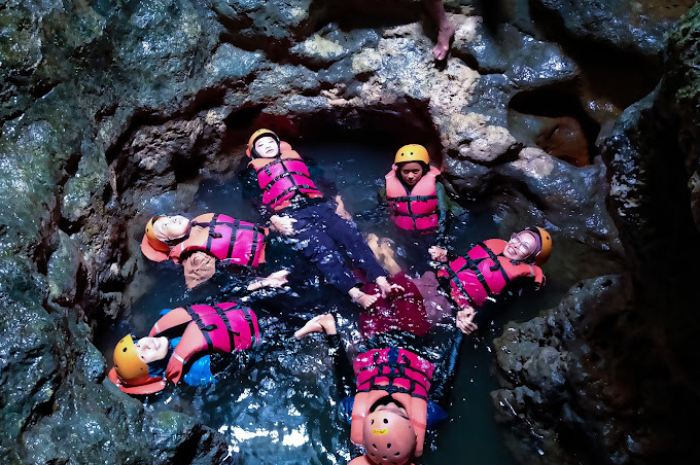 Merasakan langsung keseruan susur gua di Coban Perawan (Google Maps Coban Perawan, Sidodadi, Malang).