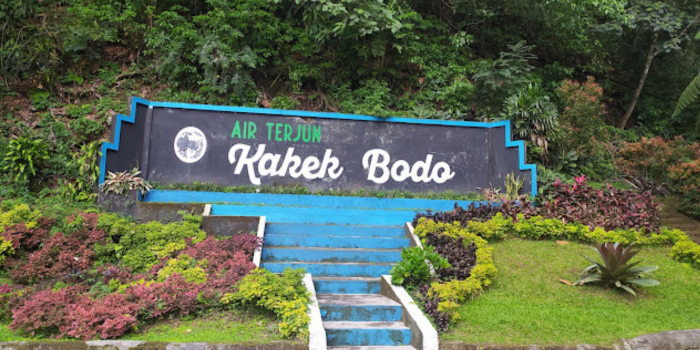 pesona air terjun kakek bodo (source: google maps review)