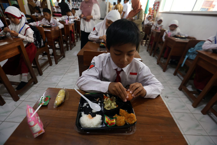 Ilustrasi makan gratis untuk siswa di wilayah Malang