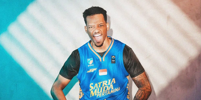 Potret Jarron Crump mengenakan jersey Satria Muda Pertamina Jakarta.
