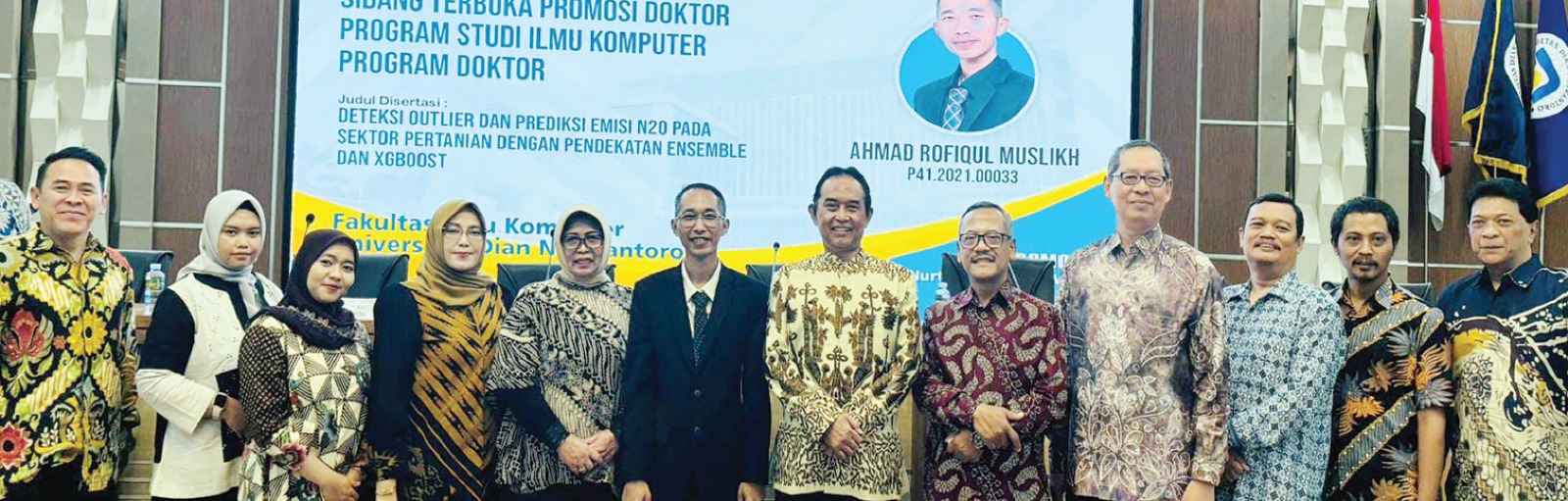 DONGKRAK KUALITAS: Pimpinan UNMER Malang hadir dan memberikan support secara langsung sidang doktoral Dr Ahmad Rofiqul Muslikh SKom MKom
