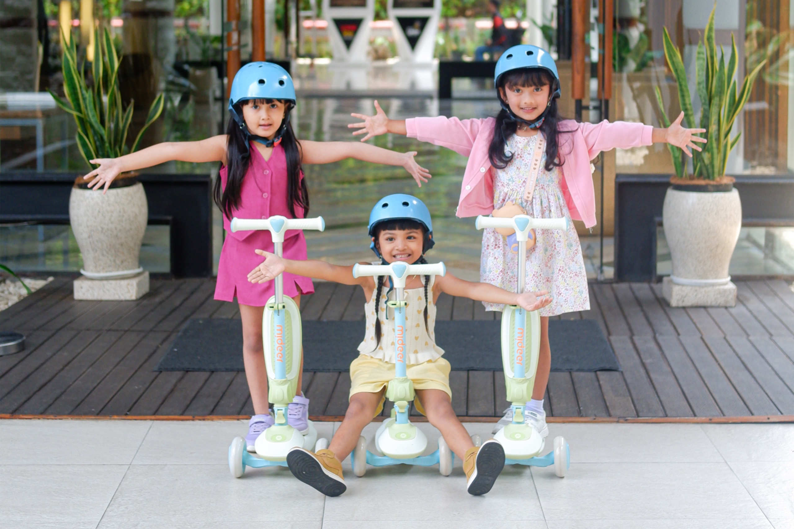 RAYAKAN 5th ANNIVERSARY. Rayz UMM Hotel manjakan tamu dengan berbagai promo spesial.