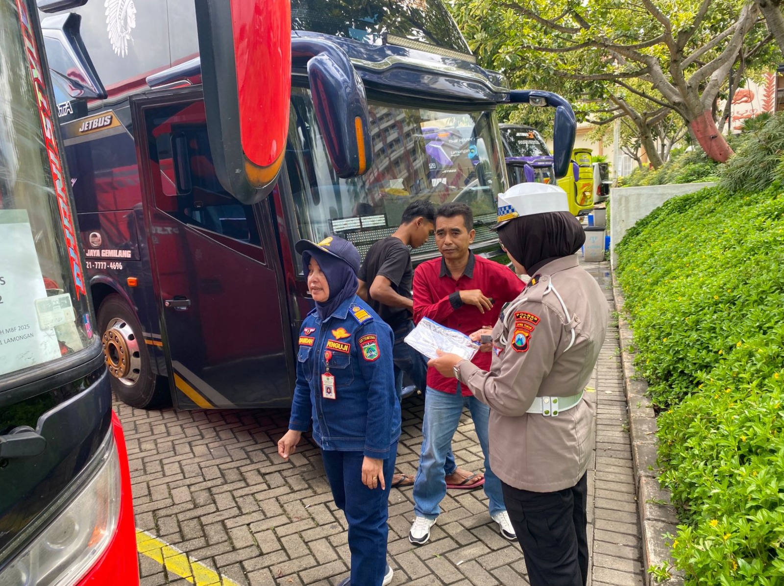 Petugas Dishub dan Polres Batu menggelar ramp check di parkiran Jatim Park 3 pekan lalu.