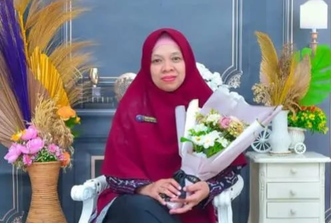 PEKERA KERAS: Kepala SMA ABSM Ekanita Rahma