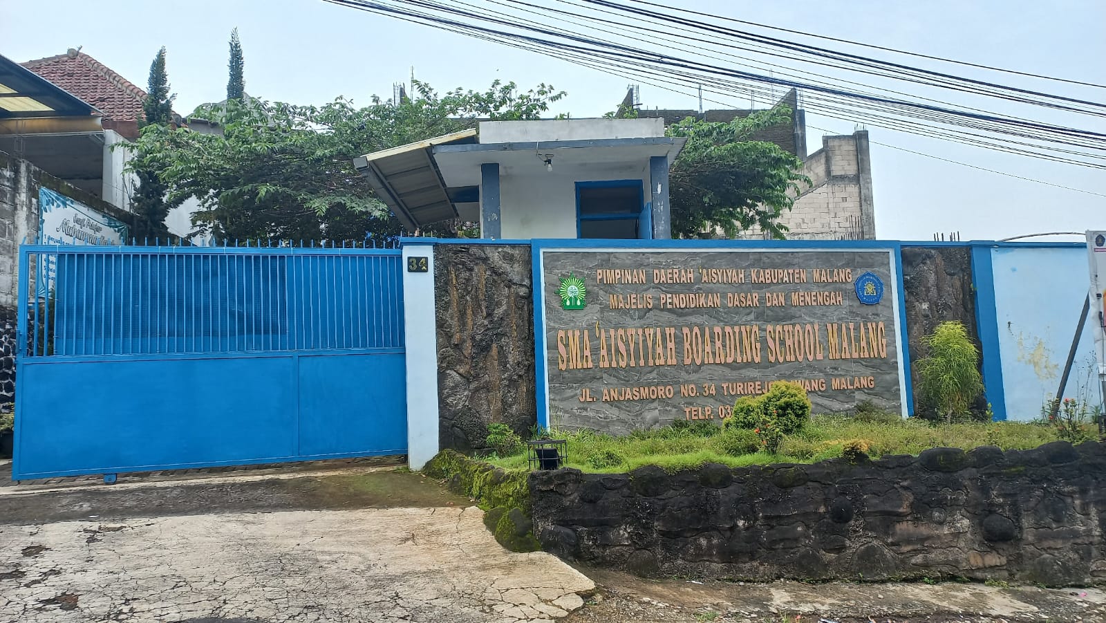 SEJUK: Suasana di lingkungan SMA ABSM bersih dan sejuk.