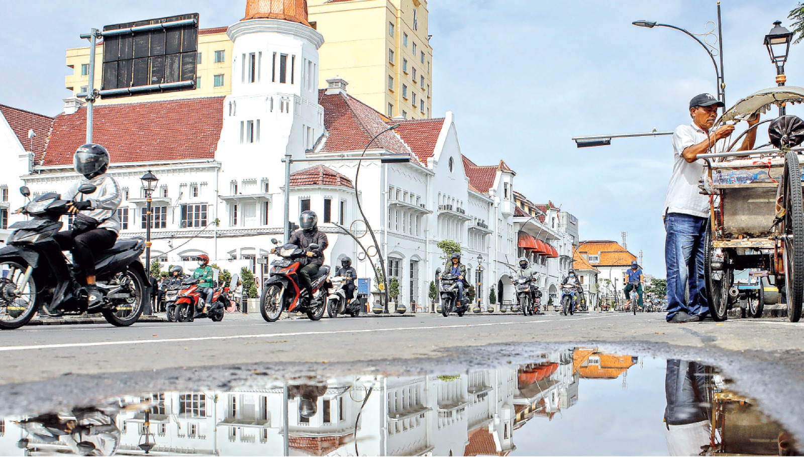 BANGUNAN BERSEJARAH: Kawasan Kota Lama Surabaya akan dijadikan pusat investasi baru untuk meningkatkan pertumbuhan ekonomi di kawasan perniagaan. (DIPTA WAHYU/ JAWA POS)