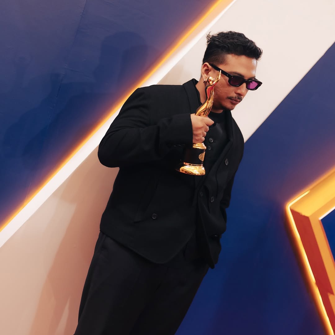 Sal Priadi Musisi Asal Malang mendapatkan AMI awards 2024 (@salpriadi)