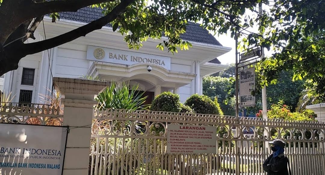 Pemangkasan suku bunga acuan Bank Indonesia (BI) diyakini bakal mendorong perekonomian di daerah-daerah. (astrulabi production)
