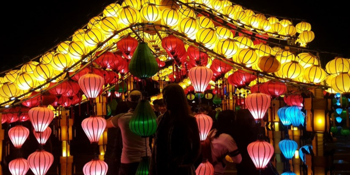 Hiasan lampion memeriahkan Tahun Baru Imlek (Vivutravel)
