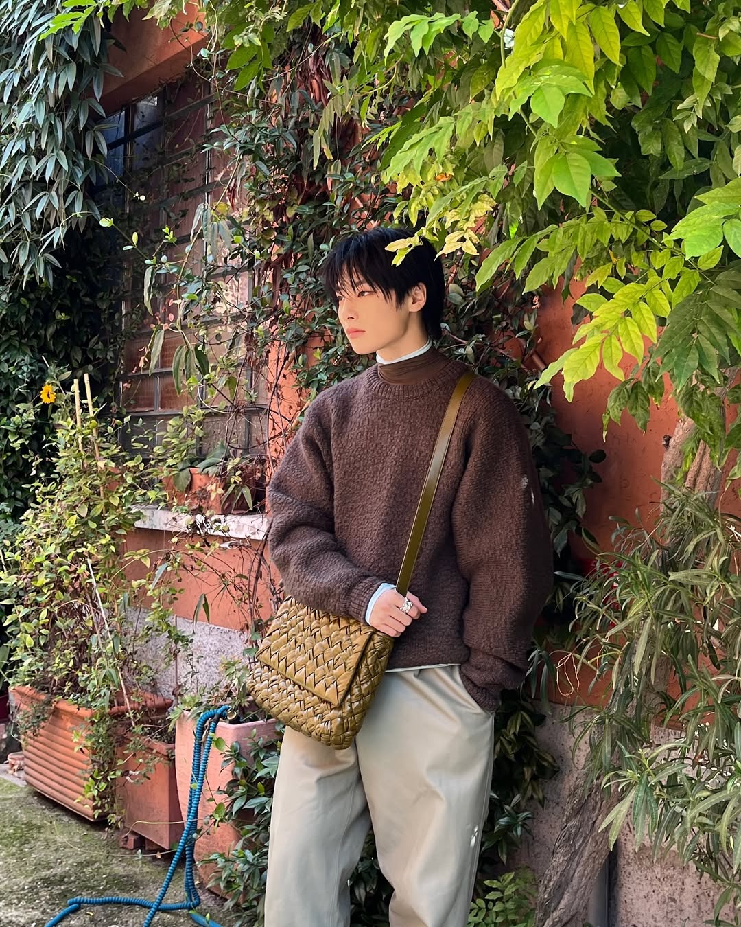 Foto: I.N (Yang Jeong In) dengan Salah Satu Koleksi Tas Bottega Veneta (i.2.n.8)