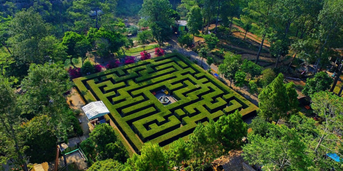 Suasana Asri Taman Labiri Coba Rondo (Bookingtogo)
