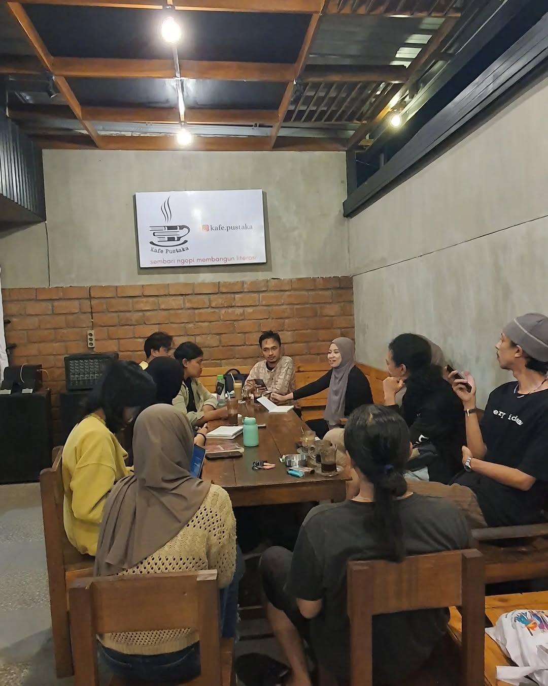 Pengunjung Kafe Pustaka (kafe.pustaka)