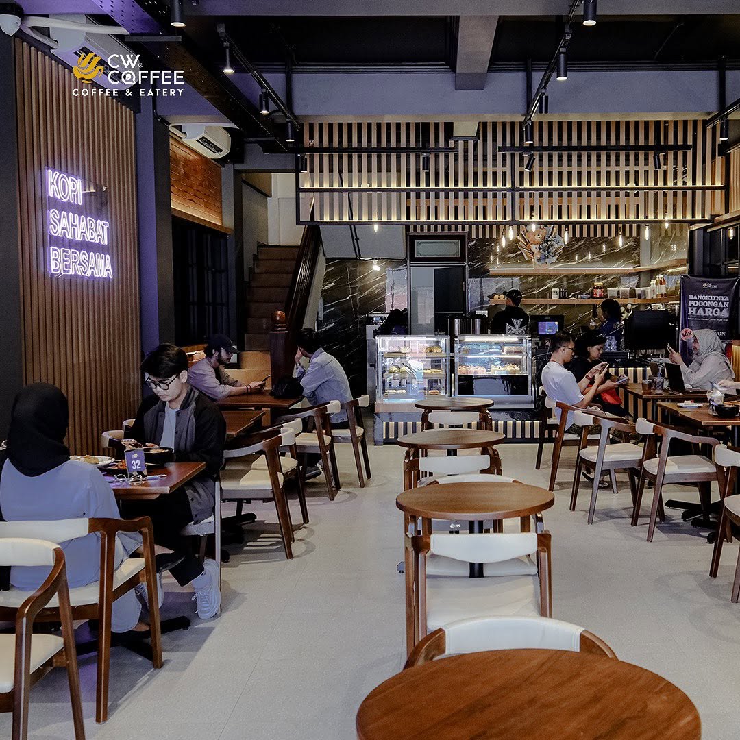 CW Coffe & Eatery dari dalam. (cwcoffee.id)