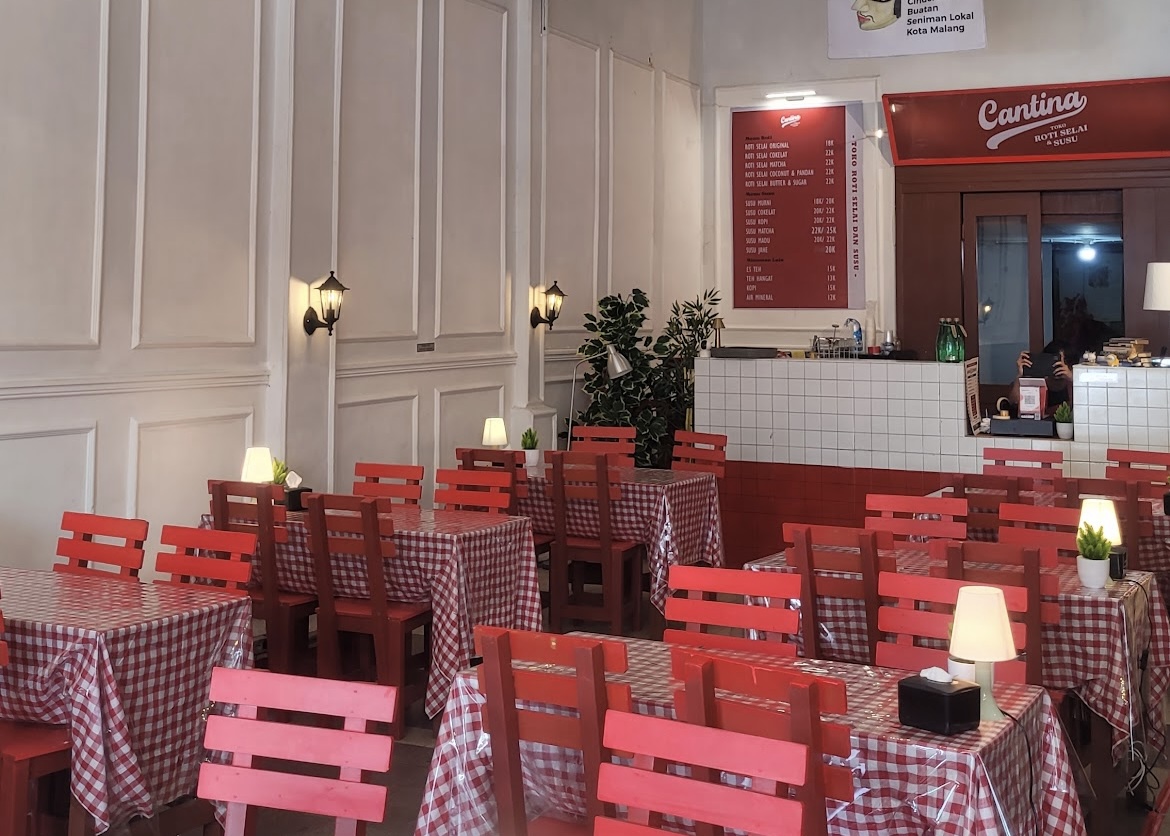 Cantina salah satu kafe terbaru di Kayutangan, Malang (adamjoesoef).