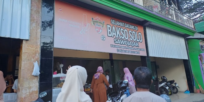 Tampak Depan Bakso Solo HJK (Google Maps: Akmal Zukarnain)