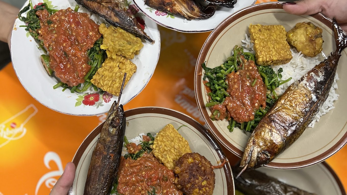 Sambel megilan special hidangan ikan asap (sambelmegilanputralamongan).