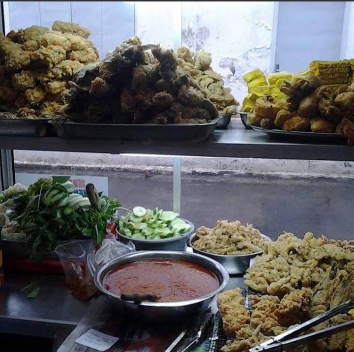 Menu Mbak Santi Lalapan (Ayam Bakar Goreng Mbak&nbsp;Santi)