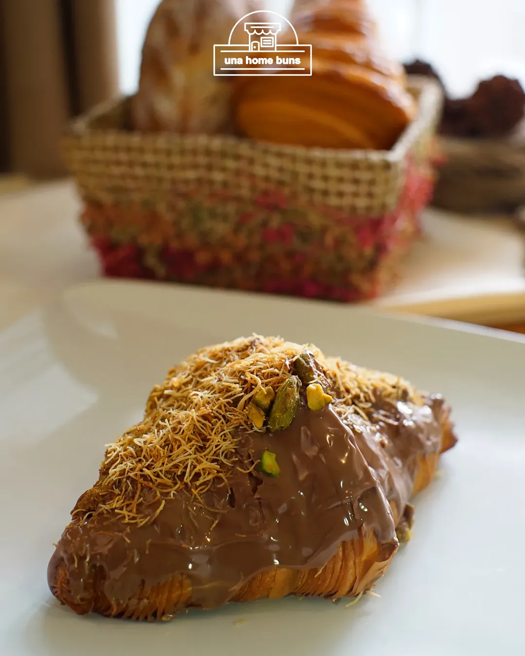 Foto: Flaky Dubai Chocolate Croissant (new_unahomebuns)