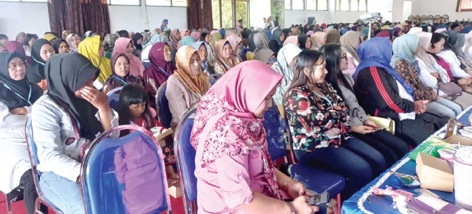 LANCAR: Para peserta rapat pra-RAT Koperasi SAE mengikuti acara dengan tertib.  KHOLID AMRULLAH/RADAR MALANG