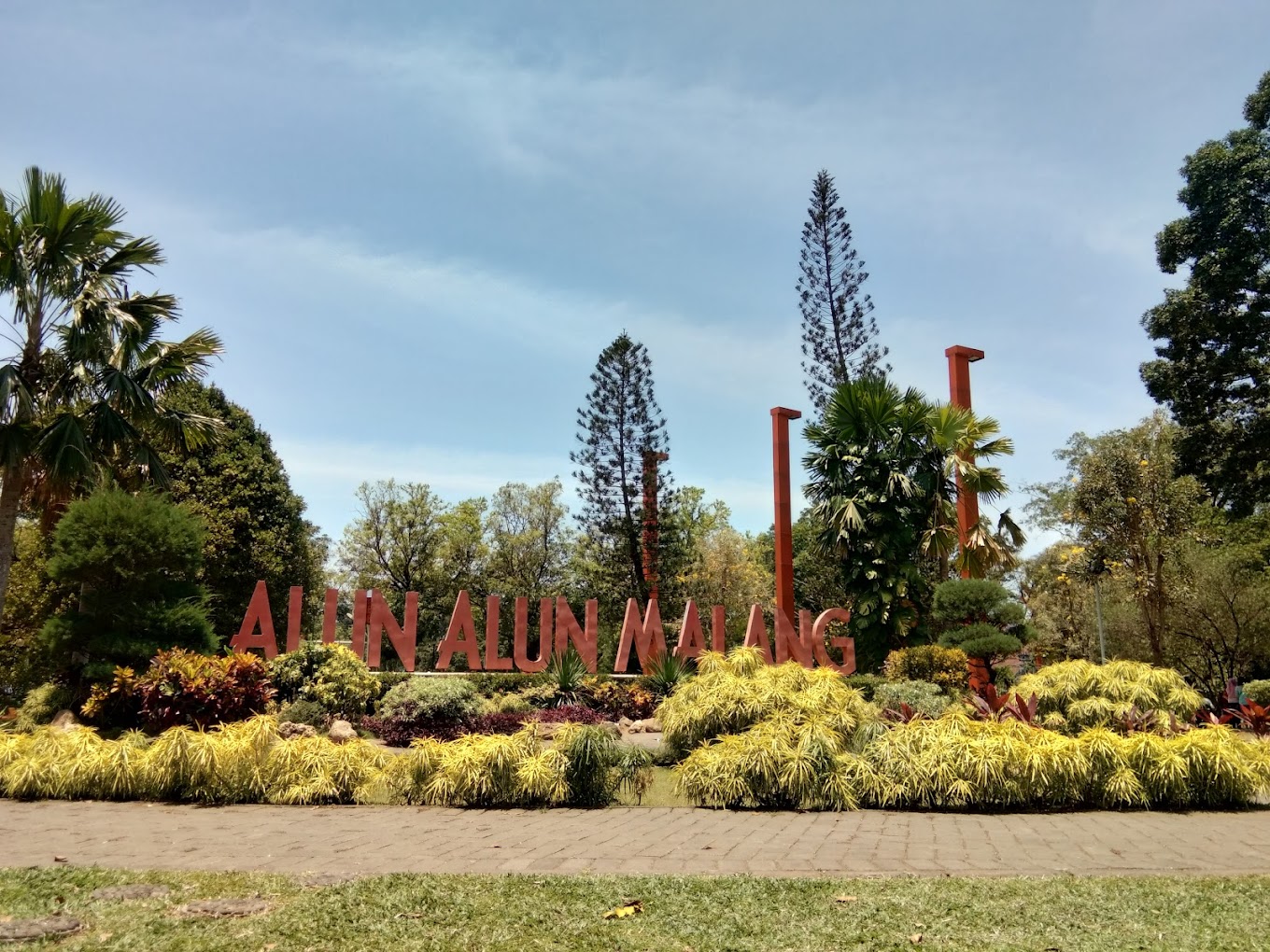 Alun - Alun Kota Malang pusat kuliner (Amiruz Zamroni).