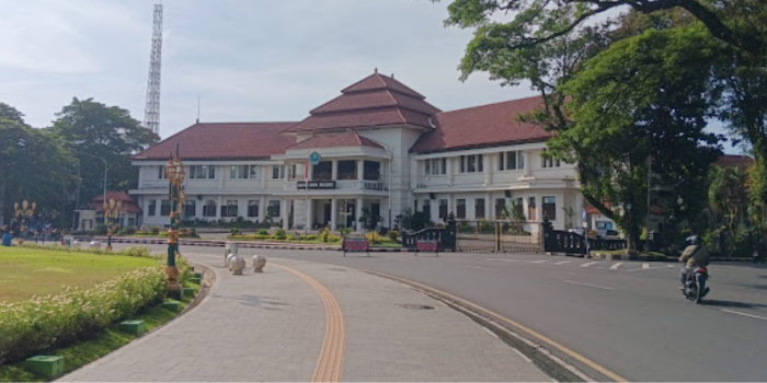 Tampak depan bangunan Pemkot Malang. (Google Maps: agus margono)
