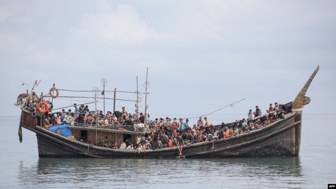 Rombongan Rohingya datang ke Aceh Timur (AFP).