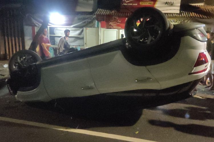 Kondisi mobil Larasati Nugroho saat terjadi kecelakaan (polsek pesanggarahan).