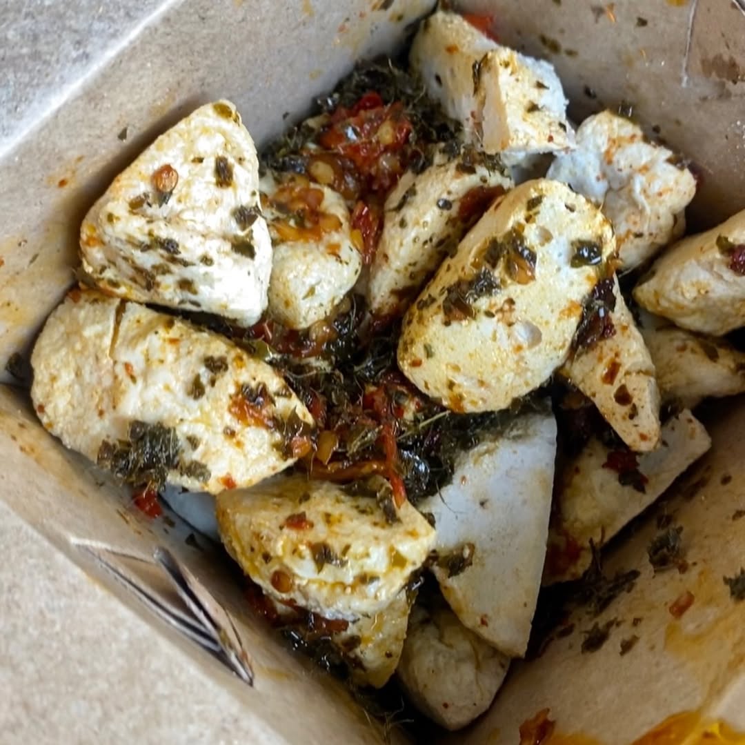 Ngebasreng Malang dikenal sebagai pelopor basreng dengan bumbu basah prasmanan (byeenim).