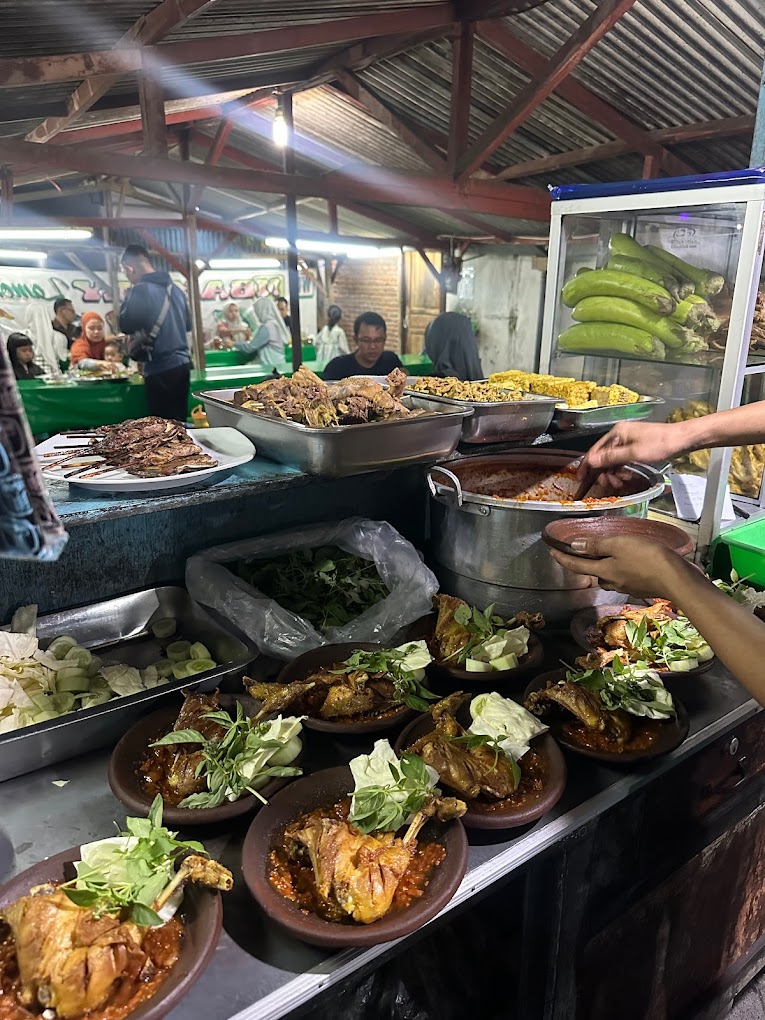 Kuliner malam pedas di Kepanjen Malang (Lalapan Bebek Mbak ELLY).