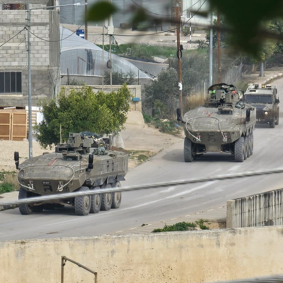 Israel tiba di Kota Tamoun, Palestina (eye.on.palestine).