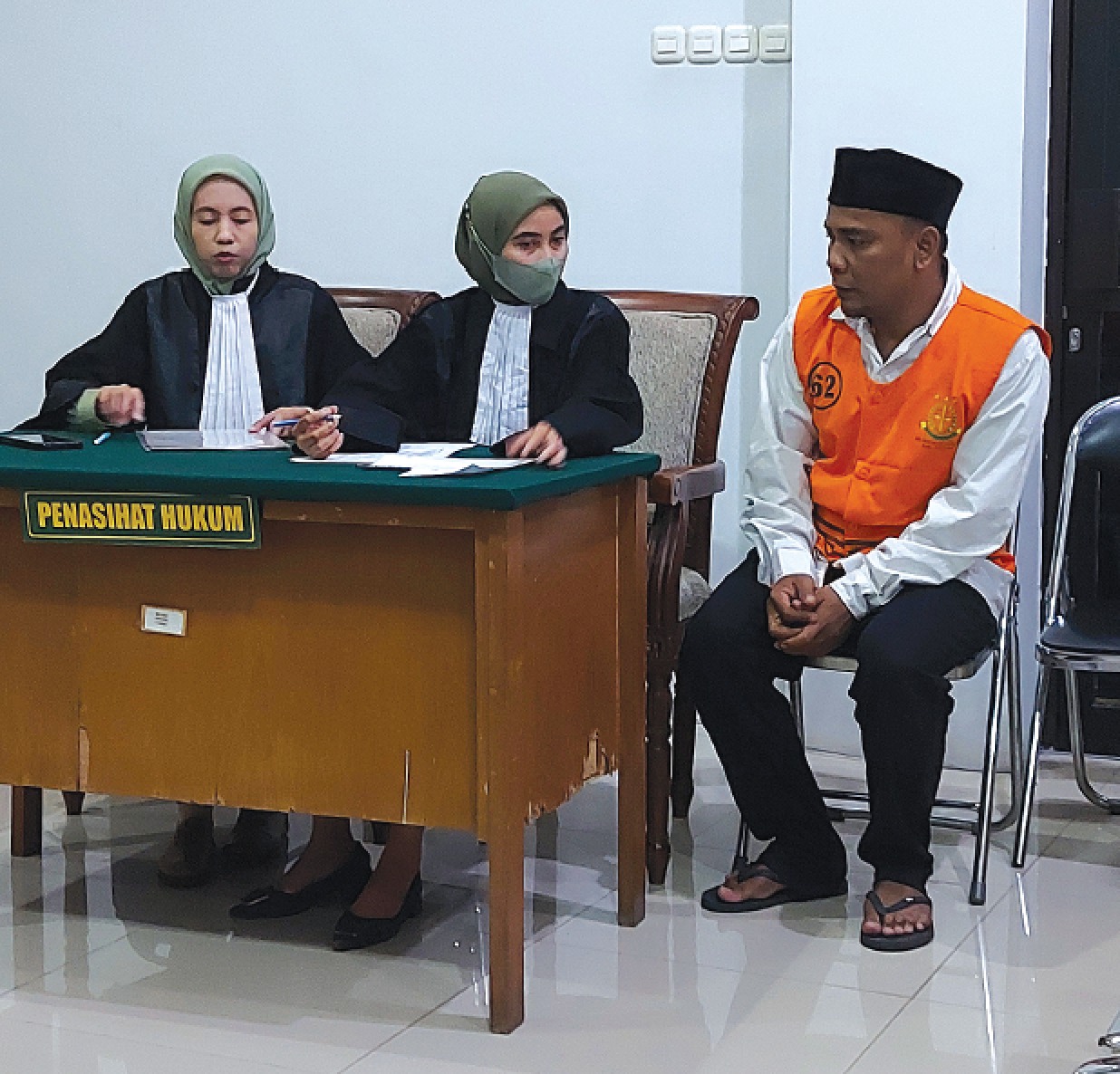 KASUS NARKOBA: Agung Firman Abadi, 38, warg Kebonwaris, Kecamatan Pandaan, Kabupaten Pasuruan menjalani sidang di PN Kepanjen kemarin (3/2). (BIYAN MUDZAKY HANINDIO / RADAR KANJURUHAN)