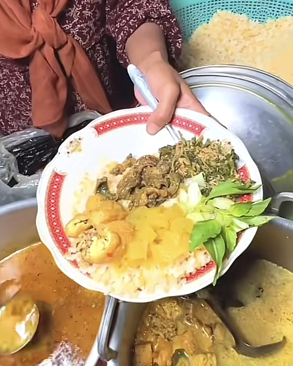 Warung Nasi Jagung Belut Bu Yati menjadi salah satu yang tak boleh dilewatkan (cahluwe).
