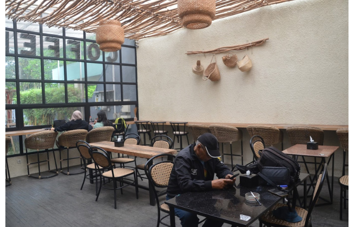 Suasana And Coffee Space yang pet friendly (Google Maps: Kawi Boedisetio)