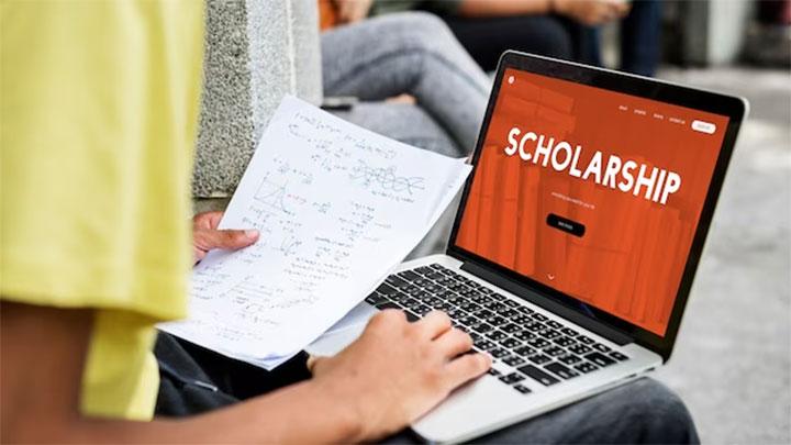Kementerian Keuangan resmi membatalkan program Penawaran Beasiswa Kemenkeu (Ministerial Scholarship) Tahun 2025 (freepik).
