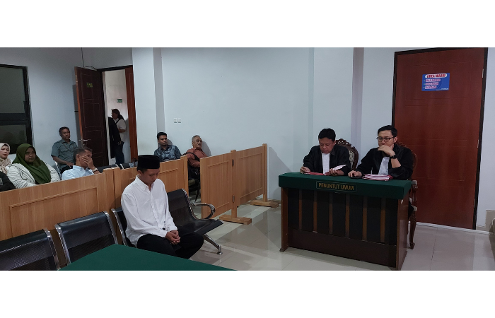 KELABUHI PEGAWAI SPBU: Rahmad Hidayatullah, 32, warga Sumberkotes, Kecamatan Dampit di PN Kepanjen kemarin (4/2).
