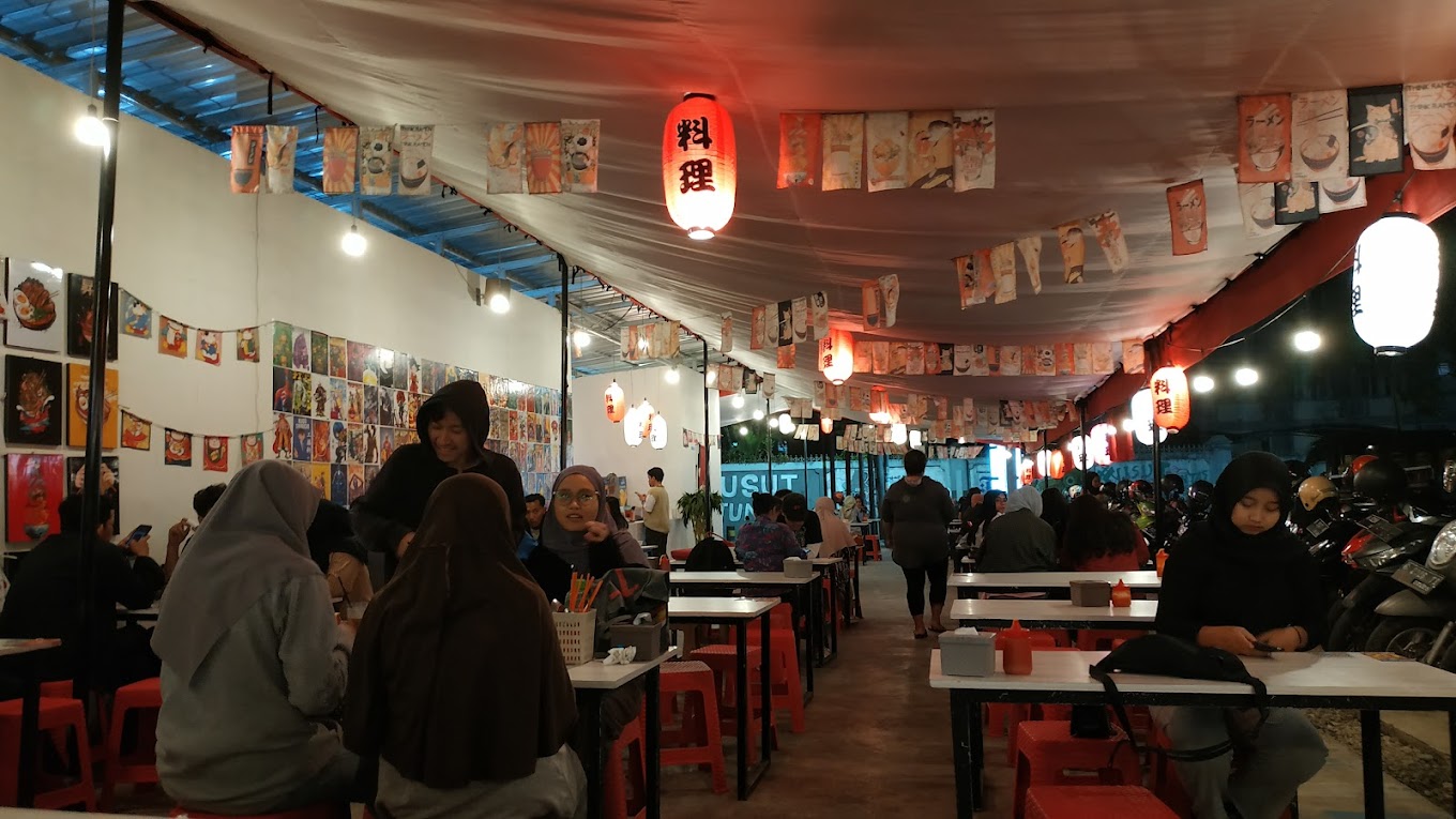 Wajib dikunjungi oleh pecinta makanan Jepang adalah Warunk Genji (Indah Marindra).