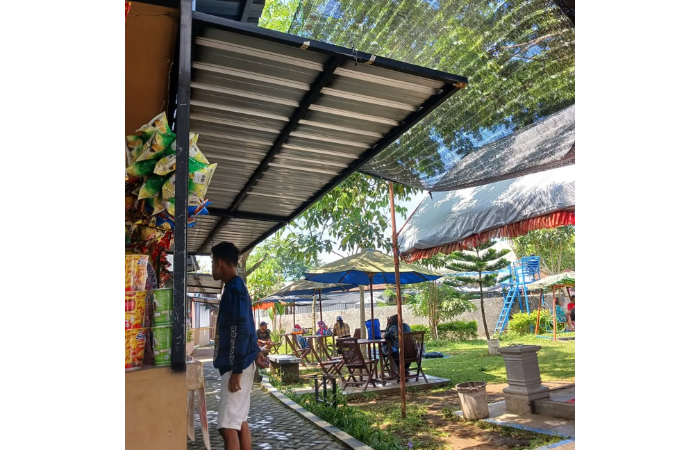 Area Makan dan Tempat Duduk (Instagram: kanigoropark1)