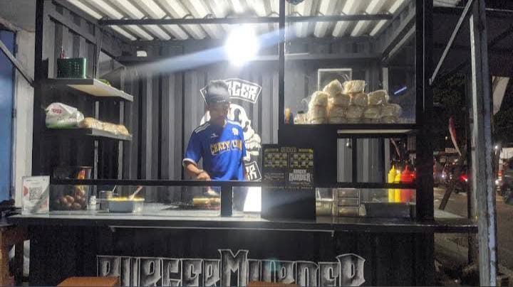 Burger Murder di Jalan Mayjend Panjaitan  No. 182, Penanggungan (Fazar Riansyah)