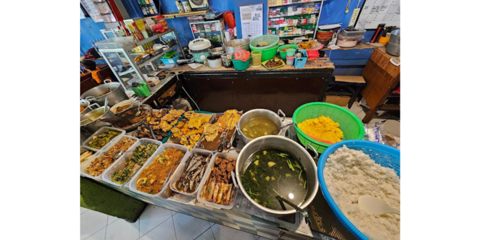 Berbagai macam masakan rumahan yang ditawarkan Warung Isor Nongko. (Google Maps: Indra Ariefianto)