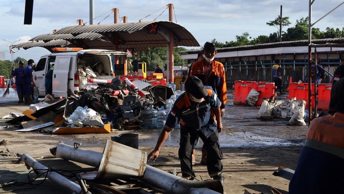 Kecelakaan Maut di Gerbang Tol Ciawi (CNN)