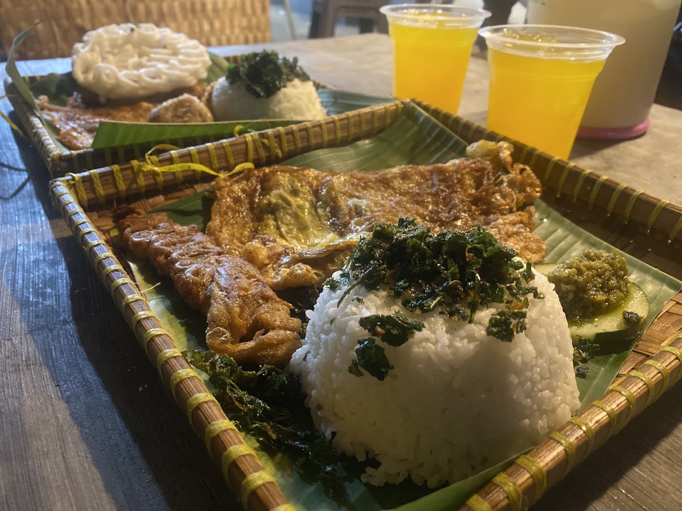 Terdapat berbagai macam lauk yang bisa anda pilih (Allif Nurfaizzatul Uula).
