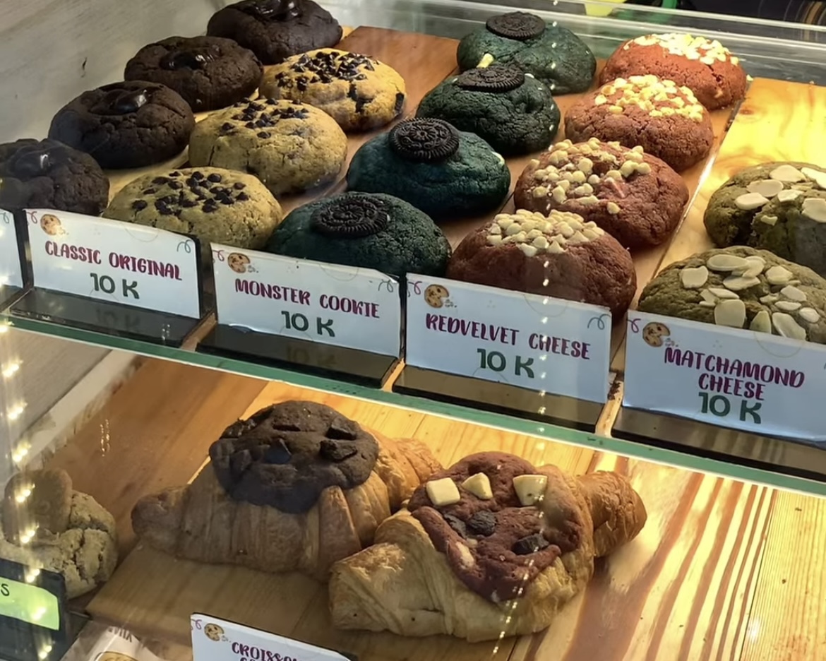 Berbagai pilihan kue yang tersedia di sini (moodymoodbakers).